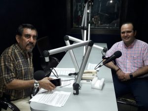 Comisionado del Infocol Christian Velasco Milanés, en el noticiero de radio en Conexión 98.1 F.M.