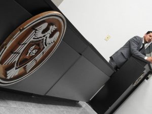 Conferencia comisionado del ITEI Jalisco a alumnos de la U. de C.