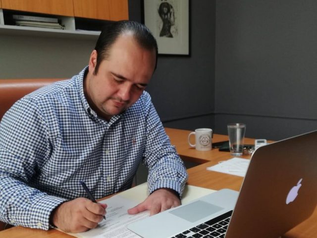 Firma de Convenio de Autorización para la Comunicación Pública del Programa ‘Plaza Sésamo: Monstruos en Red”