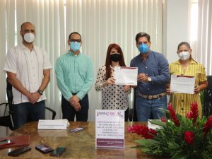 EL DIF Y EL H. AYUNTAMIENTO DE TECOMÁN, RECIBIERON POR PARTE DE INFOCOL, CONSTANCIA DE CUMPLIMIENTO AL 100%