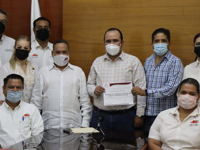 Entrega Infocol constancia de cumplimento al Sindicato de Trabajadores al Servicio del Gobierno del Estado de Colima
