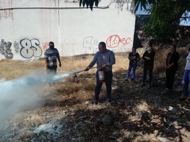 PRÁCTICA MANEJO DE EXTINTORES EN EL INFOCOL